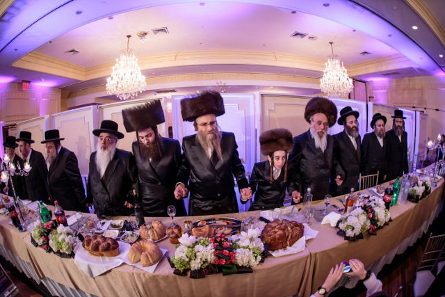 בר מצווה לנכד האדמו"ר מקאסוב • גלריה