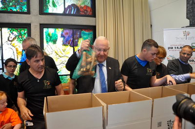 בבית הנשיא ארזו קמחא דפסחא לנזקקים • צפו