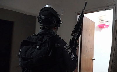 צפו: לוחמי משמר הגבול מבצעים מעצרים בעיסוויה