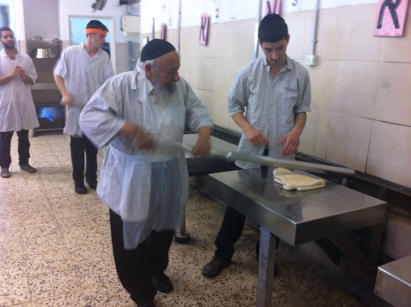 הגר"ש בעדני באפיית מצות