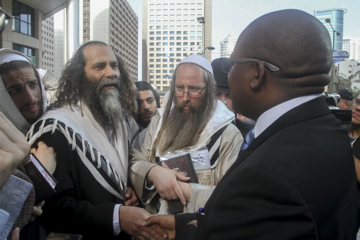 תפילת חג, זעקה ומחאה • תיעוד מההפגנה ברמת גן