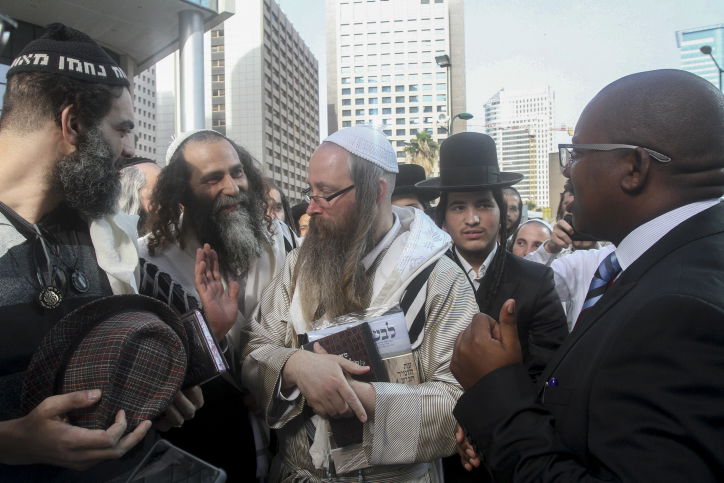 תפילת חג, זעקה ומחאה • תיעוד מההפגנה ברמת גן