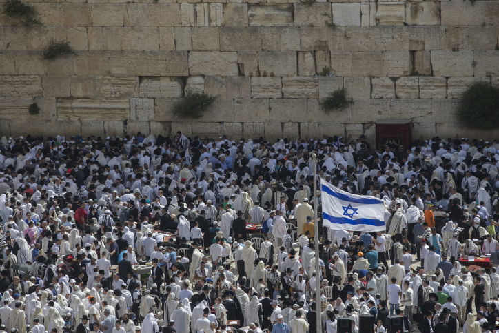 תיעוד ענק: אלפים ב'ברכת הכהנים' בכותל המערבי