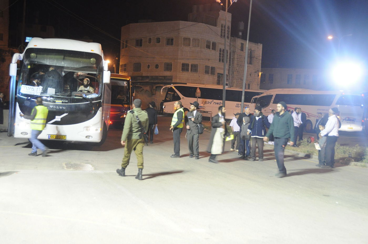 תיעוד: אלפים בעצרת התפילה של הרב אליעזר ברלנד