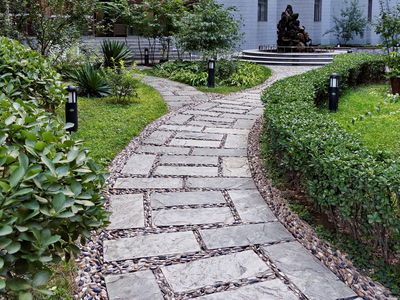 סכסוך שכנים: חצר פרטית, או רכוש משותף