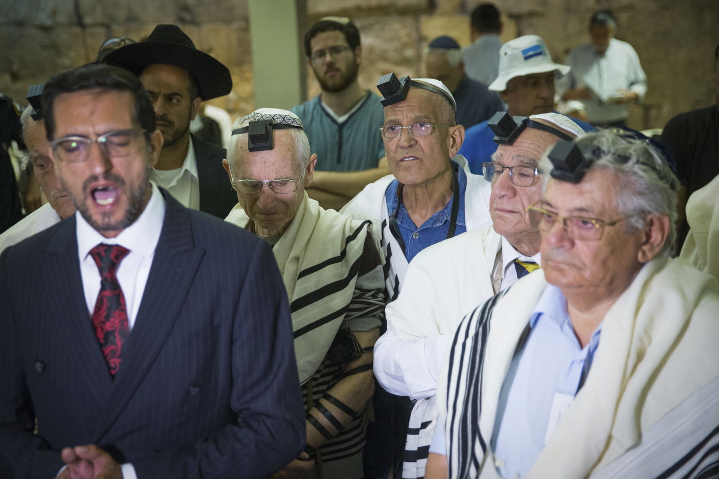 תמונות מרגשות: ניצולי השואה חגגו בר מצווה באיחור