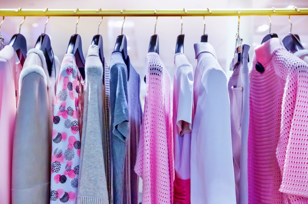 לגהץ בגדים בלי להסתכן בגב תפוס? זה אפשרי