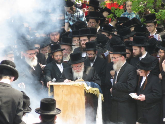 חג הפסח בחצר סקווירא • תיעוד