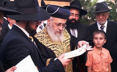 צפו: הראשון לציון הגאון רבי יצחק יוסף בברכת האילנות