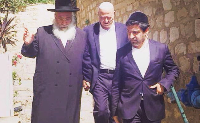 פפראצי: המקובל רבי בניהו שמואלי ברחובות צפת