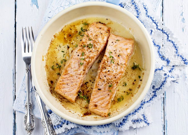 סלמון ברוטב אנשובי עשיר. מרשימה ובלתי שגרתית