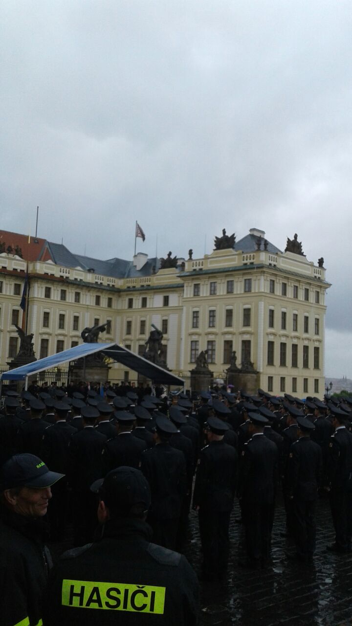 גלריה: מאה כבאים חדשים מונו בפראג