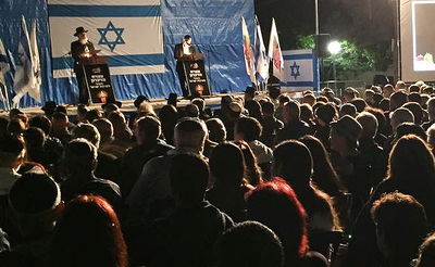 תיעוד מרגש: הרב ציון עוזרי אמר קדיש על אחיו