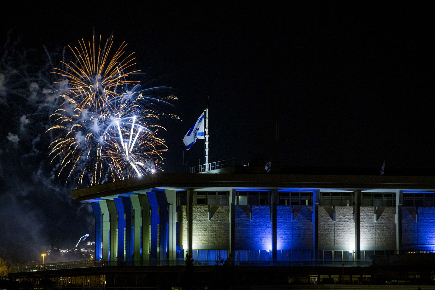 שמי ירושלים ותל אביב הוארו בזיקוקין • צפו