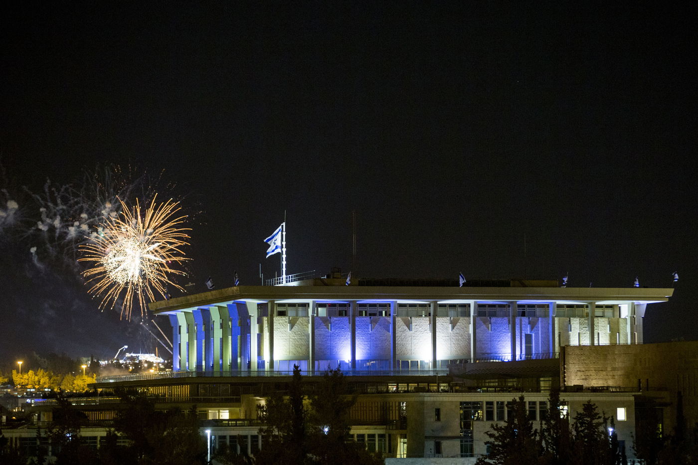 שמי ירושלים ותל אביב הוארו בזיקוקין • צפו