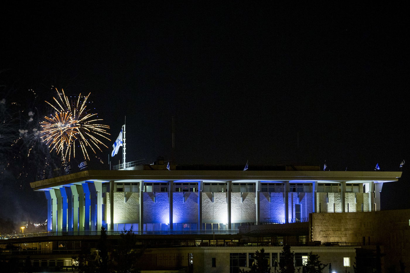 שמי ירושלים ותל אביב הוארו בזיקוקין • צפו