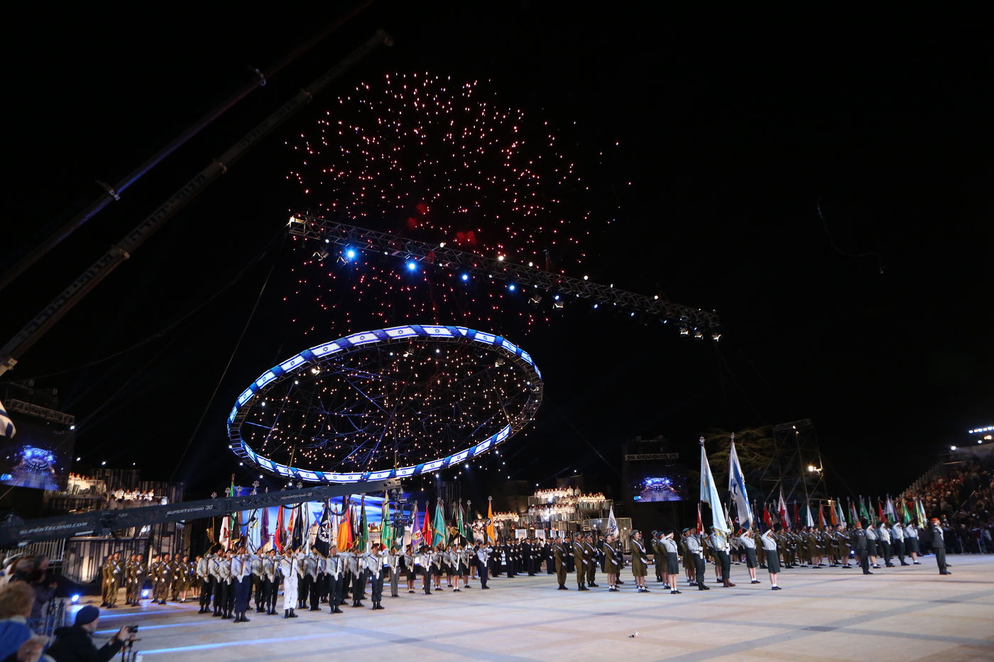 גלרית ענק: טקס יום העצמאות בהר הרצל