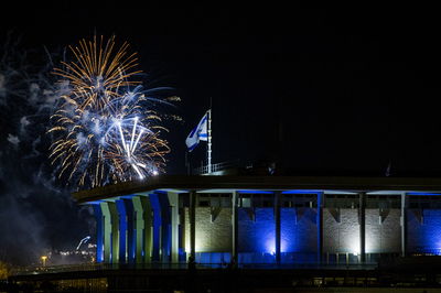 שמי ירושלים ותל אביב הוארו בזיקוקין • צפו