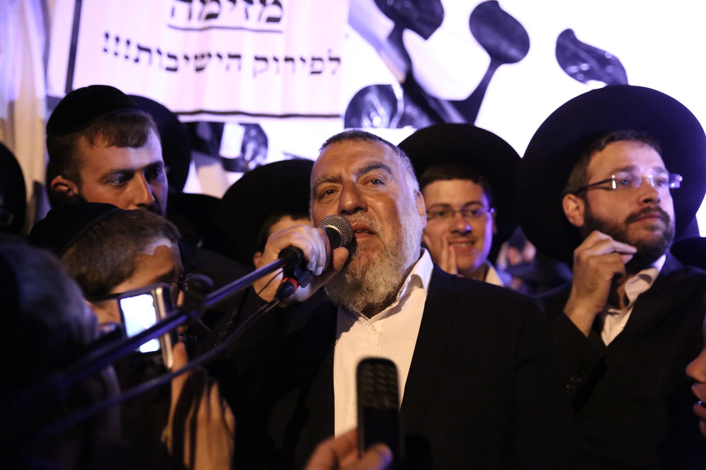 אביו של משה חזן בנאומו בהפגנה