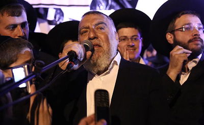 אביו של משה חזן בעת נאומו