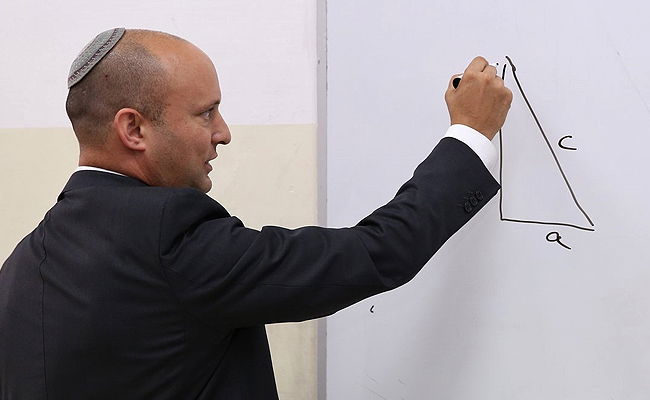 שר החינוך נפתלי בנט