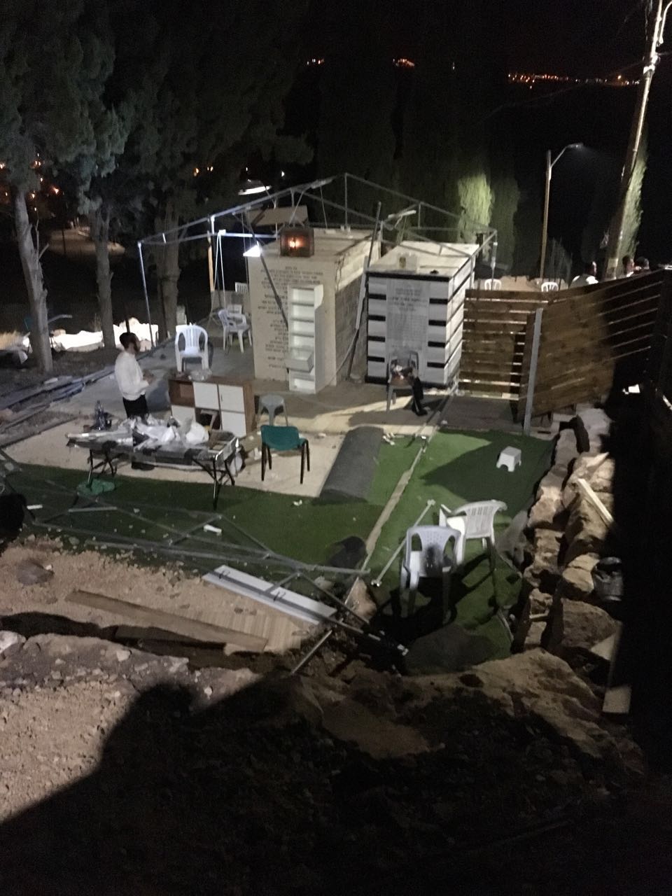 אוהל ציון המוהרא"ש שיק זצ"ל פורק, המשטרה הוזעקה