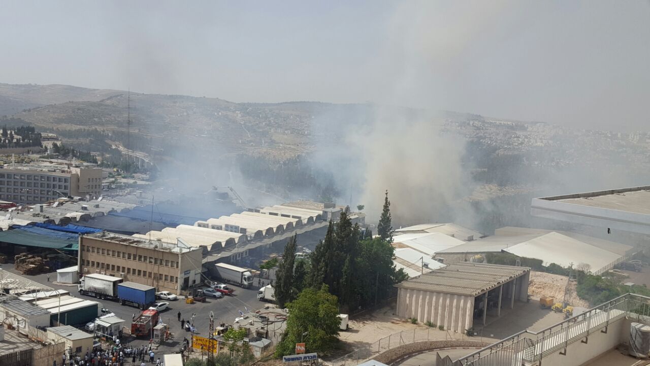 צפו בווידאו: השוק הסיטונאי בירושלים עולה באש