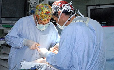 המנתחים נדהמו: טלפון נמצא בקיבה של החולה