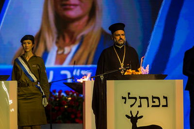 הכומר, הצלב והחרדית - לתפארת מדינת ישראל
