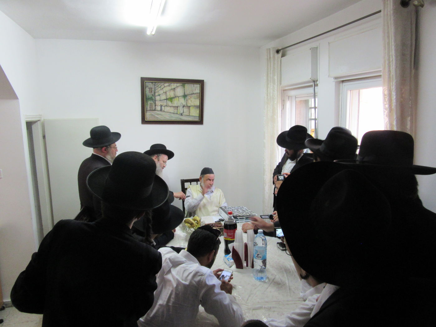 הגאון רבי ציון בוארון: "מפרסמים: 'בואי בואי, כל מיני פיתויים'"