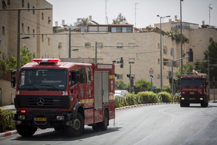 חומר כימי לא מזוהה נשפך ברחוב, התושבים הסתגרו בבתים