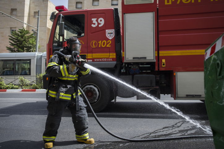 חומר כימי לא מזוהה נשפך ברחוב, התושבים הסתגרו בבתים