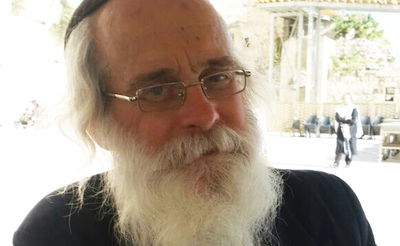 הרב ישראל לויבין חוזר להניח תפילין ברחבת הכותל