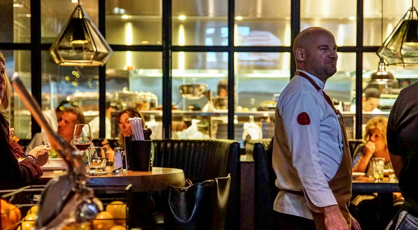 תיעוד קשה: כך המסעדה הזו מסכנת את הצוות שלה