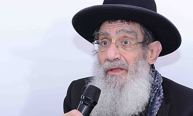 האזינו לדבריו של חבר המועצת הבכיר