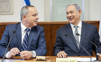 נתניהו ושטייניץ בישיבת הממשלה, הבוקר