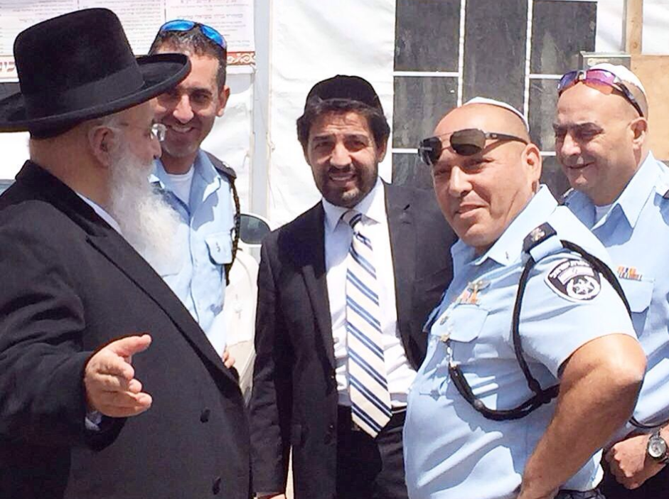 מירון: קציני המשטרה הגיעו לקבל את ברכת המקובל