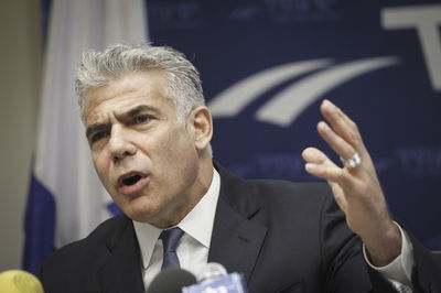 יאיר לפיד בישיבת הסיעה, בצהריים