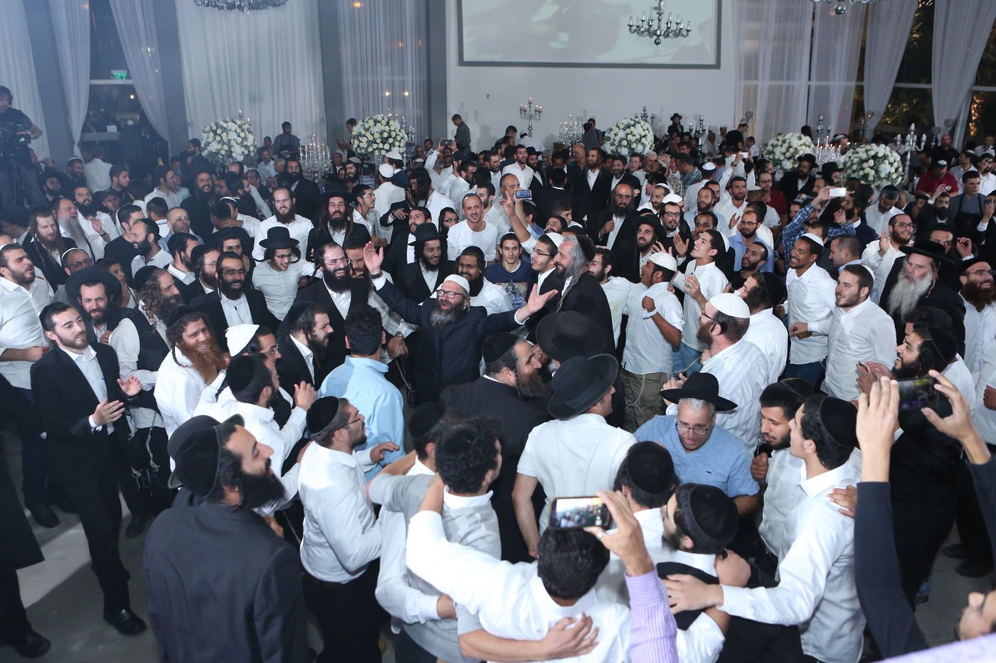 המונים ציינו 25 שנה למוסדות 'חוט של חסד' • צפו באירוע