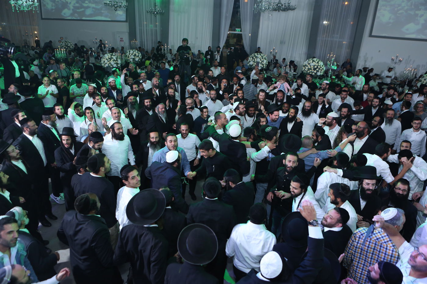 המונים ציינו 25 שנה למוסדות 'חוט של חסד' • צפו באירוע