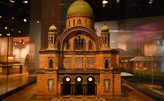 תערוכה חדשה: בתי כנסת מרהיבים מסביב לעולם