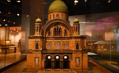 תערוכה חדשה: בתי כנסת מרהיבים מסביב לעולם