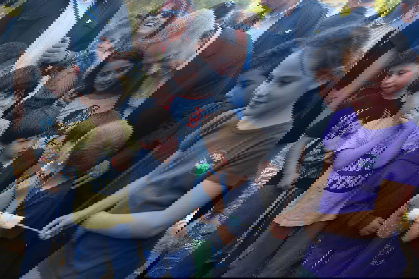 צפו: נתניהו עם הילדים במדורה