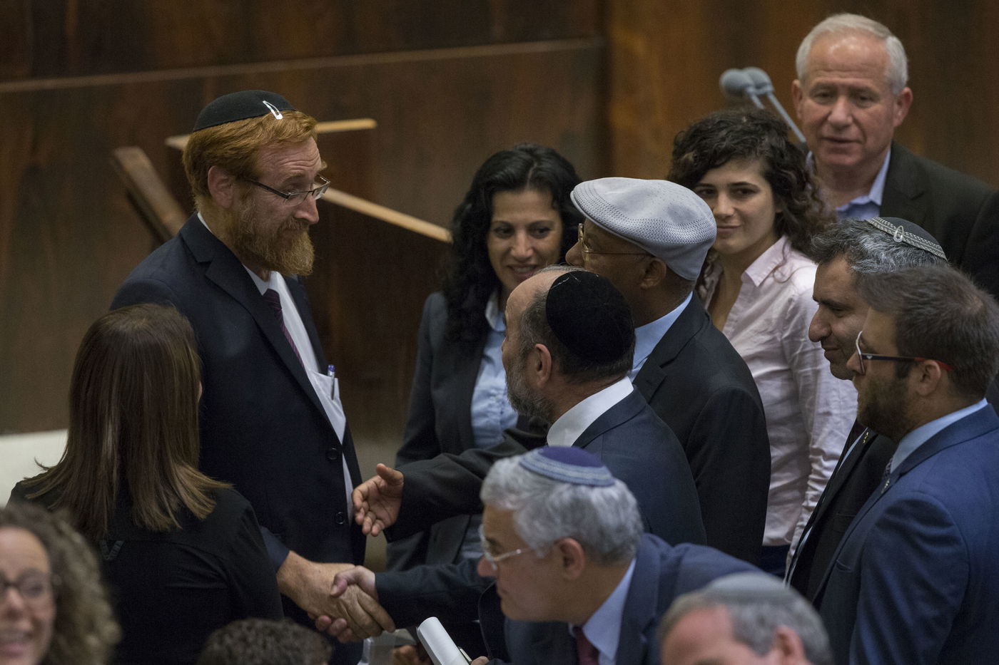 בחיבוקים ונשיקות • יעקב אשר ויהודה גליק התקבלו בכנסת