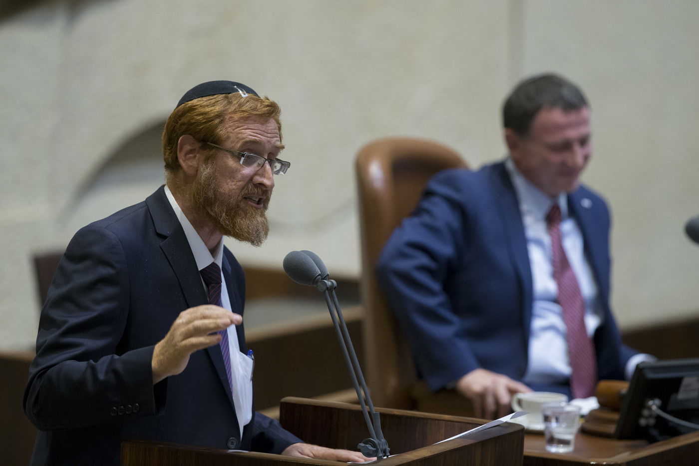 בחיבוקים ונשיקות • יעקב אשר ויהודה גליק התקבלו בכנסת