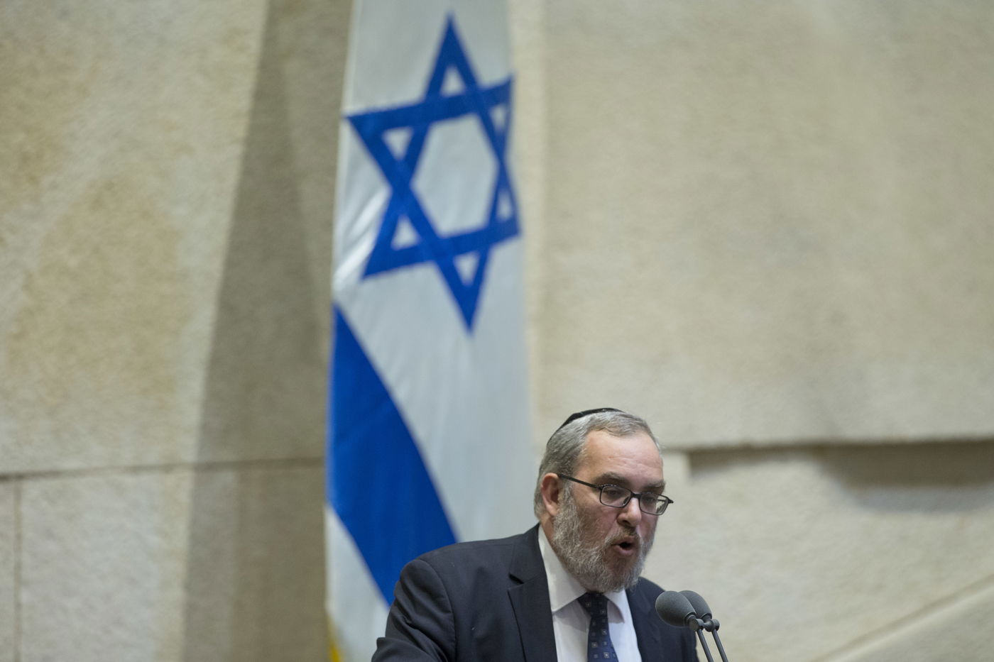 בחיבוקים ונשיקות • יעקב אשר ויהודה גליק התקבלו בכנסת