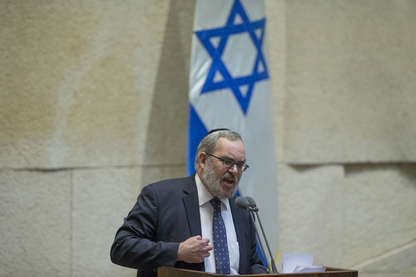 בחיבוקים ונשיקות • יעקב אשר ויהודה גליק התקבלו בכנסת