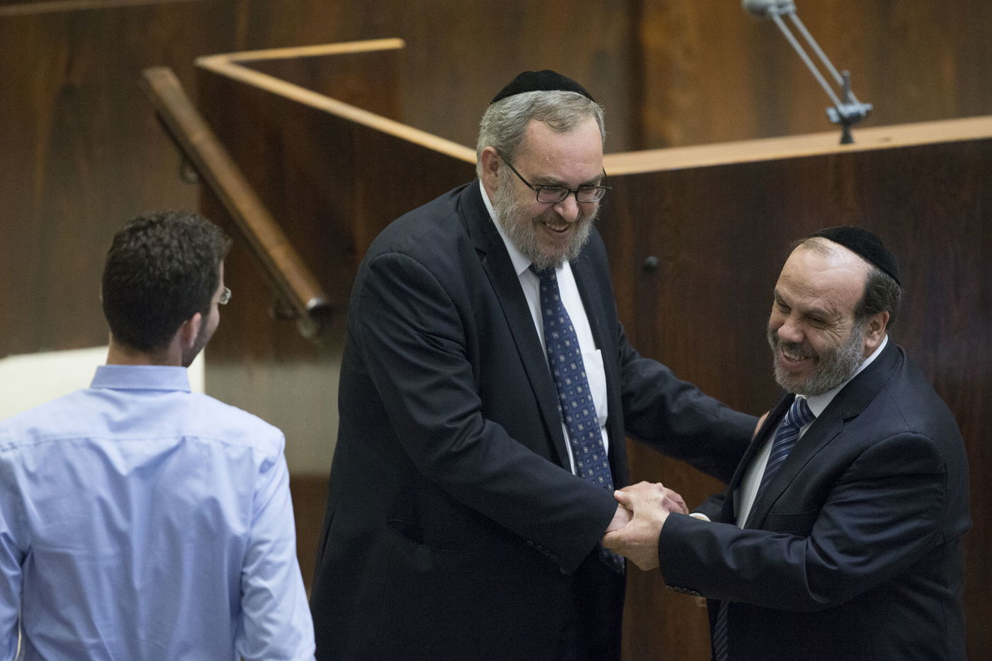 בחיבוקים ונשיקות • יעקב אשר ויהודה גליק התקבלו בכנסת