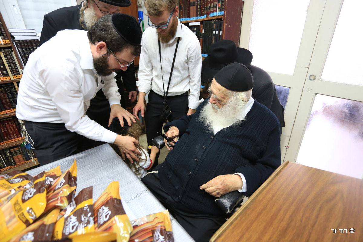 גלריה: הילדים שזכו לחלאקה אצל שר התורה