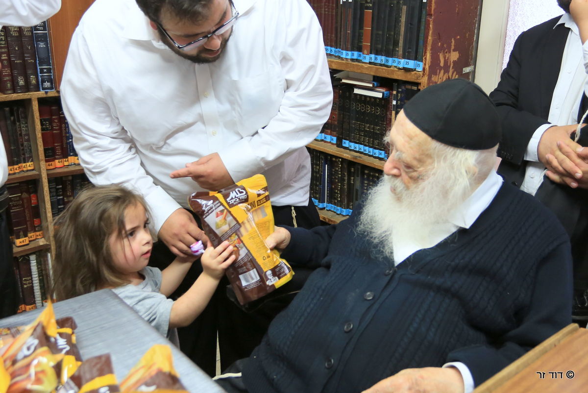 גלריה: הילדים שזכו לחלאקה אצל שר התורה
